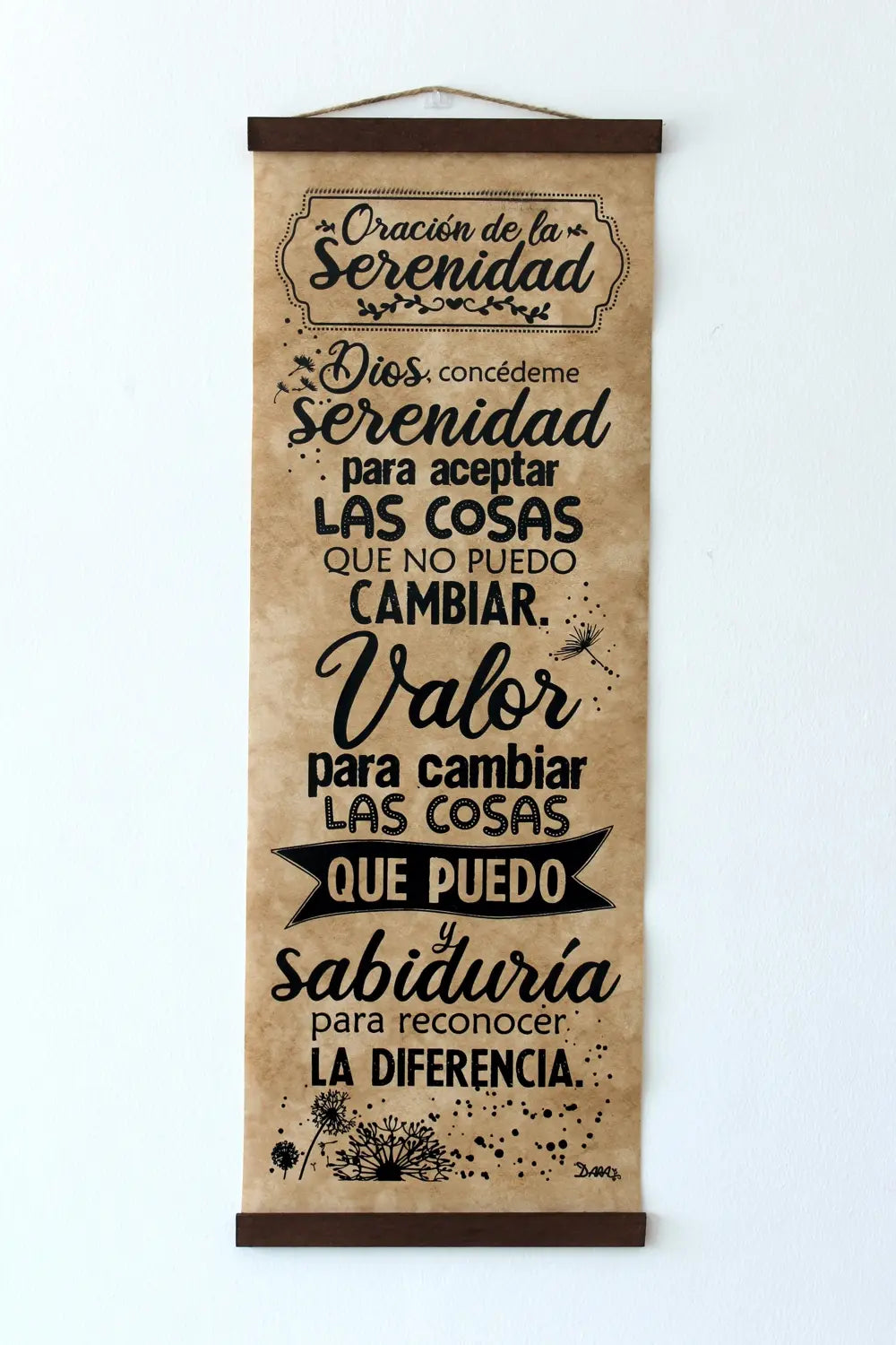 Decoración de madera con el texto en español de la Oración de la Serenidad, ideal como regalo religioso para inspirar aceptación, valor y sabiduría en cualquier rincón del hogar.