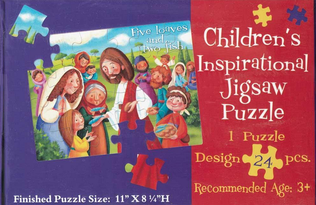 Caja de un rompecabezas infantil inspirador en el que aparecen Jesús y unos niños, con 24 piezas, apto para mayores de 3 años, titulado «Los cinco panes y los dos peces». El tamaño final es de 11 x 8 pulgadas.