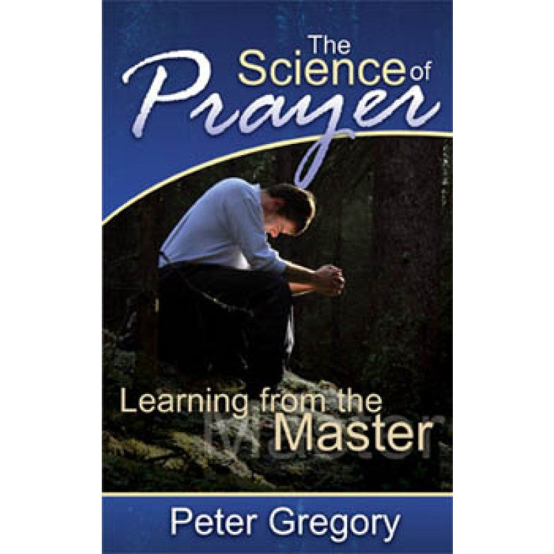 Portada del libro en la que aparece una persona arrodillada rezando al aire libre, titulado «La ciencia de la oración: aprender del Maestro», de Peter Gregory, una guía para profundizar en la oración y conectar con Dios.