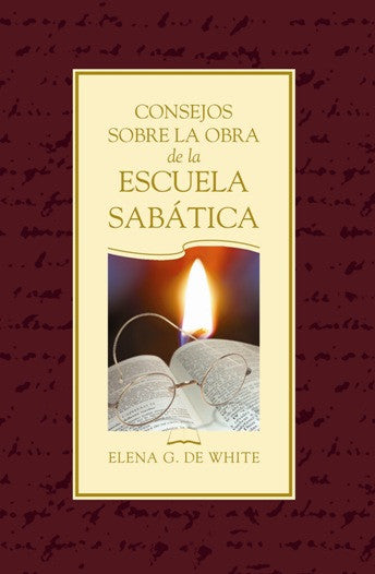 Portada del libro con texto en español *Consejos sobre la obra de la Escuela Sabática*, de Elena G. de White, en la que aparecen un libro abierto, unas gafas y una llama, y en la que se destaca el papel fundamental del maestro y de las ofrendas misioneras en el crecimiento espiritual.