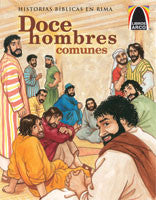 Un grupo de doce hombres vestidos con túnicas aparecen sentados y de pie juntos en un interior; el texto de la portada reza: «Doce hombres comunes» e «Historias bíblicas en rima, con coloridas ilustraciones de la colección Libros Arco».