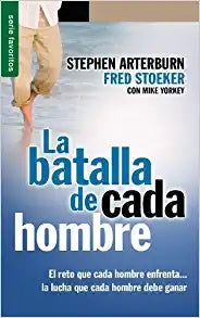 Portada del libro *La batalla de cada hombre*, de Stephen Arterburn y Fred Stoeker, en la que aparece un hombre caminando junto al agua y un texto en azul y blanco, centrada en los hombres que buscan superar la tentación y alcanzar la pureza en la sexualidad.