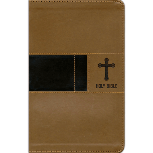 Una Biblia NIV con cubierta de cuero sintético marrón, con un detalle rectangular negro y un símbolo de la cruz en relieve en la portada, que cuenta con una tipografía cómoda para facilitar la lectura.