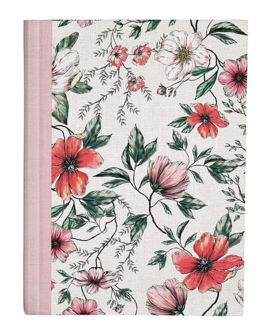 Un cuaderno de tapa dura con el lomo rosa, decorado con un motivo floral de flores rojas, rosas y blancas con hojas verdes sobre fondo blanco, perfecto para anotar comentarios bíblicos o referencias cruzadas de la Versión del Rey Jacobo.