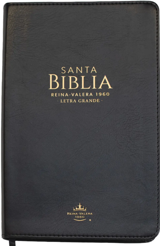 Una Biblia de tamaño manual encuadernada en cuero negro con la inscripción en dorado en la cubierta que reza: «Santa Biblia Reina-Valera 1960 Letra Grande».