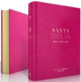 Se muestran dos libros de tapa dura de color rosa: uno abierto, con páginas amarillas, y el otro cerrado, con la inscripción «Santa Biblia» en la portada; se trata de una «Biblia Super Gigante Reina Valera 1960», ideal para una lectura fácil gracias a su «letra gigante».