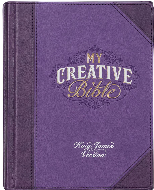 Una Biblia para colorear encuadernada en cuero morado titulada *My Creative Bible*, versión del Rey Jacobo, con letras decorativas en dorado y blanco e ilustraciones de pasajes bíblicos dibujadas a mano en la portada.