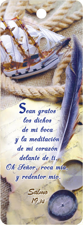 Un marcapáginas con una pluma, una maqueta de barco, una brújula y un versículo cristiano en español del Salmo 19:14 de la Biblia sobre una superficie texturizada.