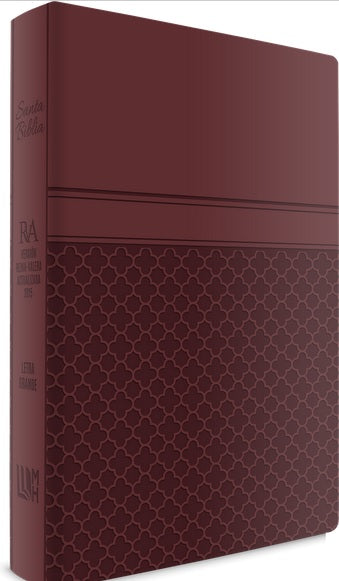 Un libro de tapa dura de color burdeos titulado «Santa Biblia», con un motivo geométrico en la mitad inferior de la cubierta, que incluye la «letra grande» de la edición Reina-Valera Actualizada 2015.