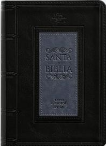 Una «Biblia compacta» encuadernada en cuero negro y gris, con las inscripciones «Santa Biblia», «Reina Valera 1960» y «Letra Grande» grabadas en relieve en la cubierta.