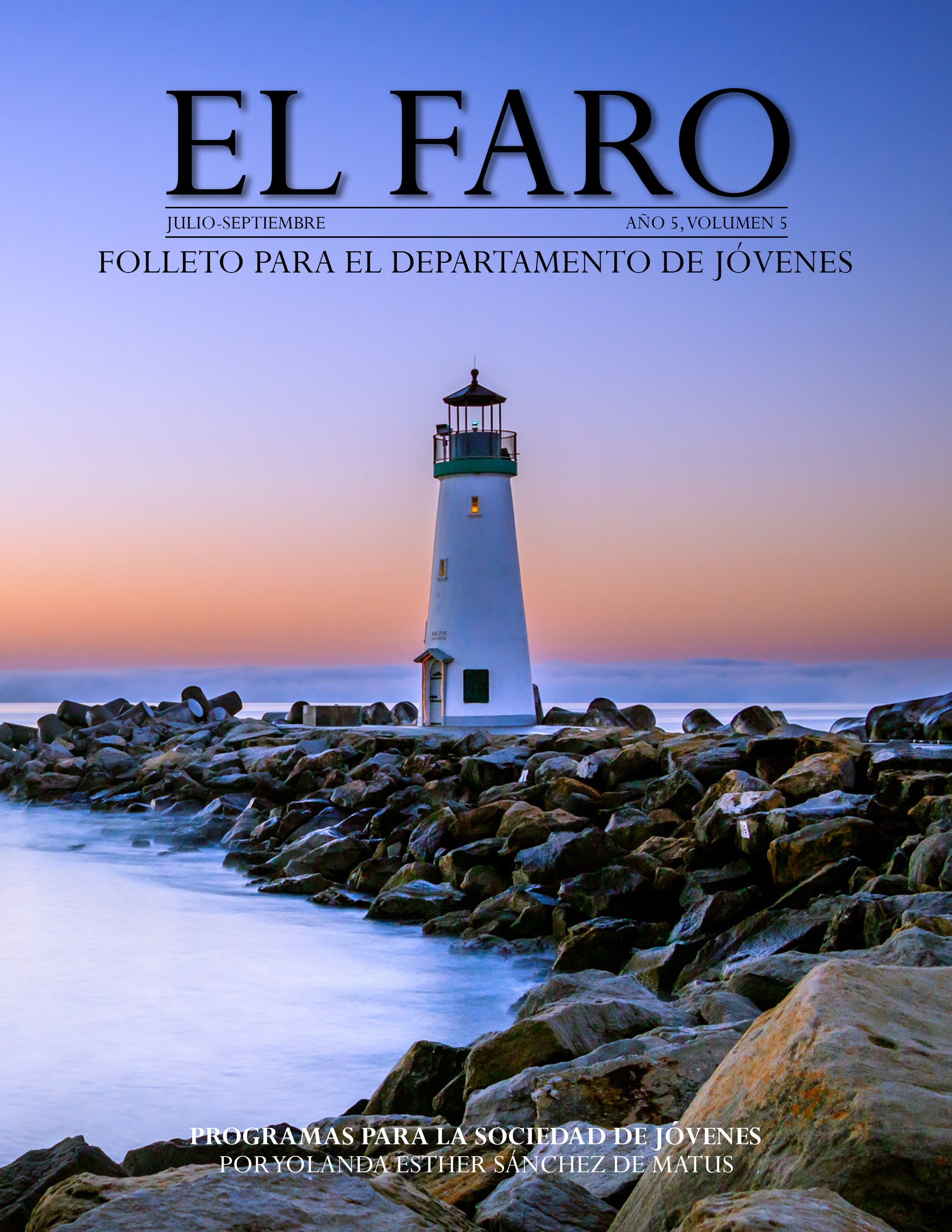 Un faro blanco se alza sobre una costa rocosa al atardecer, con olas tranquilas y un cielo lleno de colores. Se superpone un texto en español en el que aparecen «El Faro», «Sociedad de Jóvenes», los datos de la publicación y «copia digital del programa trimestral».