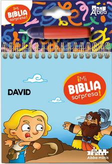 Folleto con encuadernación en espiral titulado «¡Mi Biblia Sorpresa!», con una ilustración de cómic de David y Goliat; incluye un pequeño lápiz de color rojo y ofrece actividades divertidas, como un libro para colorear.