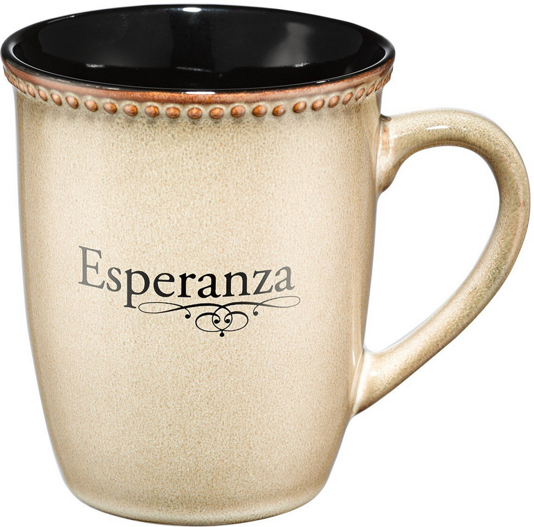 Una taza de cerámica de color beige de 14 oz con el interior negro lleva la palabra «Esperanza» y un diseño decorativo impreso en la parte delantera; además, es apta para el microondas.