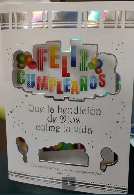 Colorida tarjeta de cumpleaños cristiana con la frase «Feliz Cumpleaños», globos y un sincero mensaje en español en el que se desean bendiciones de Dios y paz, inspirada en Números 6:26.