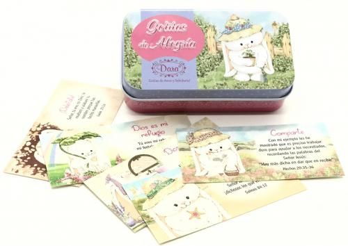 Una caja metálica decorada, con la inscripción «Galletas de Alegría», en cuya parte delantera hay tarjetas con versículos bíblicos y la ilustración de un tierno conejito, que transmiten mensajes cristianos en español.