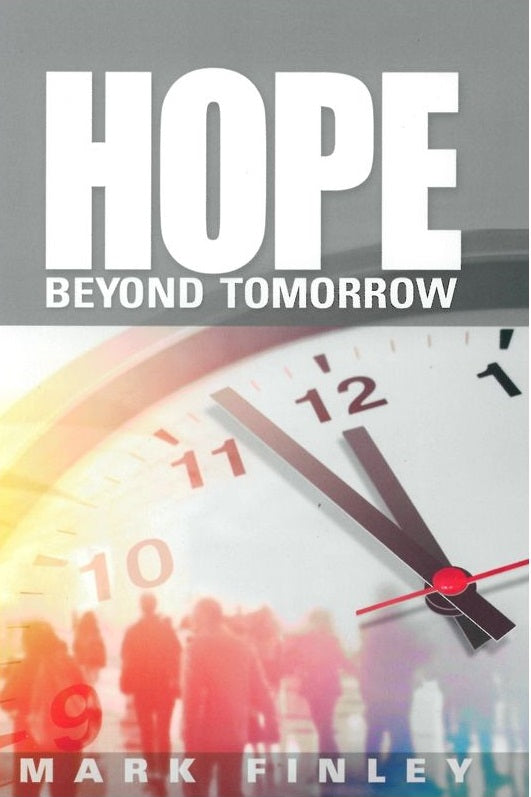 Portada del libro *Hope Beyond Tomorrow*, de Mark Finley, en la que aparecen siluetas de personas superpuestas a un primer plano de la esfera de un reloj, lo que simboliza las promesas de Jesús y la esperanza de un mundo nuevo más allá de la enfermedad y el dolor.