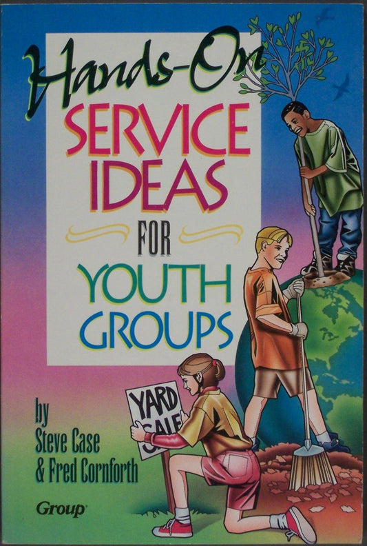 La portada del libro titulado «Ideas prácticas de servicio para grupos juveniles» muestra a tres jóvenes realizando proyectos de servicio, como cavar y organizar un mercadillo, lo que pone de relieve la fe en acción. Autores: Steve Case y Fred Cornforth.