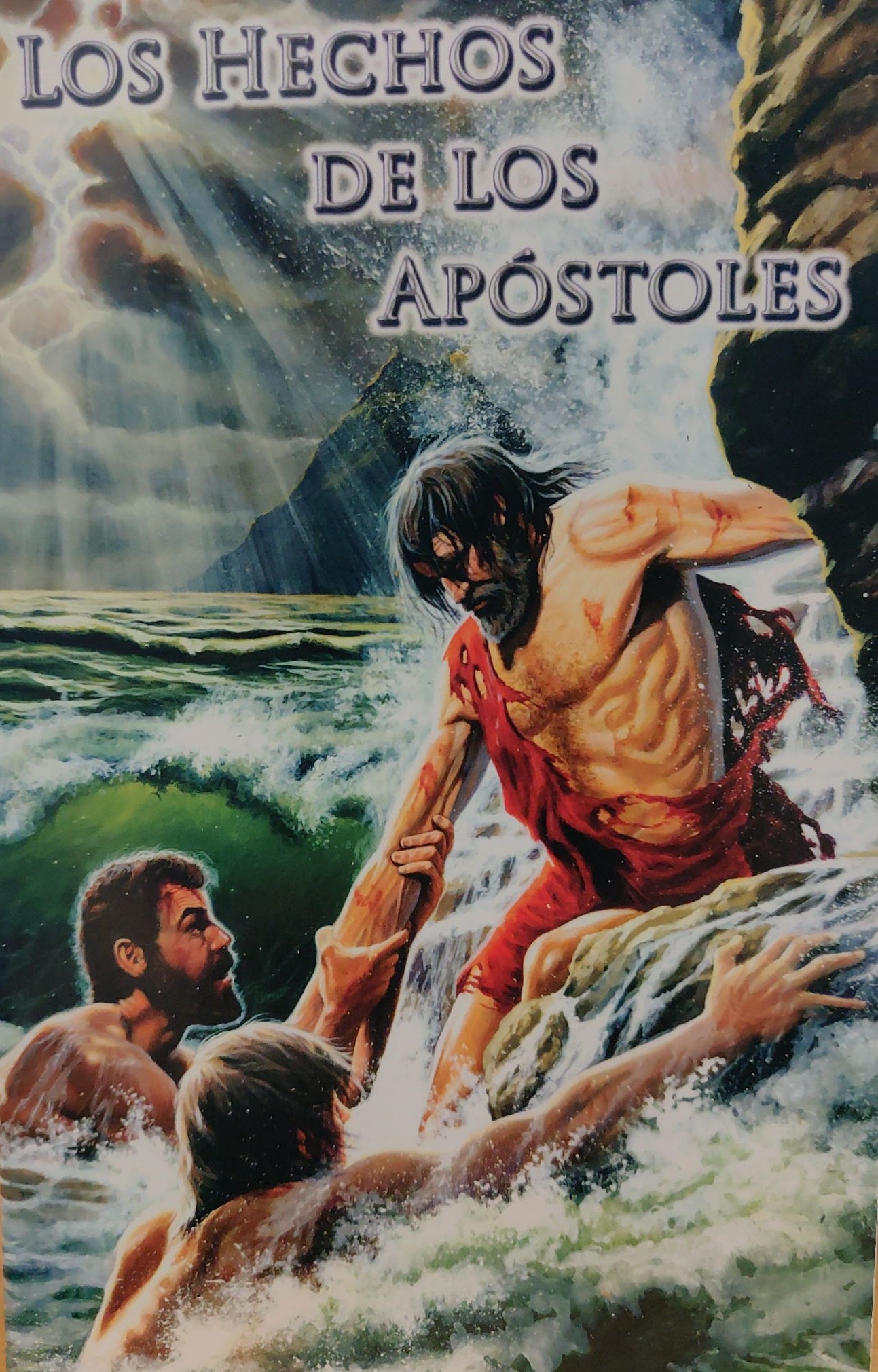 Ilustración de dos hombres con ropa de la antigüedad que se ayudan mutuamente a salir de unas aguas turbulentas, con la luz del sol filtrándose a través de las nubes; el texto reza: «Los Hechos de los Apóstoles», en la que se destacan historias de persecución y el mensaje de salvación.