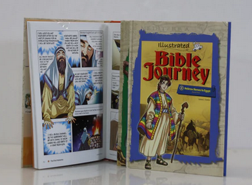 Dos libros ilustrados de historias bíblicas, que forman parte de una colección de 12 volúmenes de fácil lectura: uno cerrado, con la portada titulada «Illustrated Bible Journey», y otro abierto, en el que se muestran coloridas historias bíblicas al estilo de los cómics.