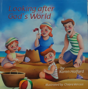 Cuatro niños sonrientes y una mujer construyen castillos de arena y juegan en la playa, celebrando el hermoso mundo de Dios. En la portada del libro se lee: «Cuidando el mundo de Dios», de Karen Holford, con ilustraciones de Chiara Vercesi.