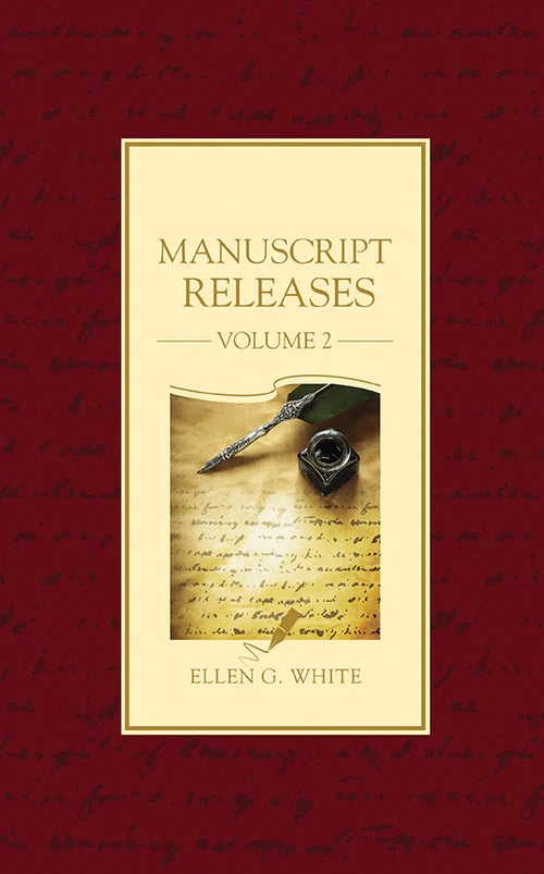 Portada del libro «Manuscript Releases, volumen 2», de Ellen White, en la que aparecen una pluma y un tintero antiguos sobre material inédito, con un fondo de manuscritos escritos a mano.