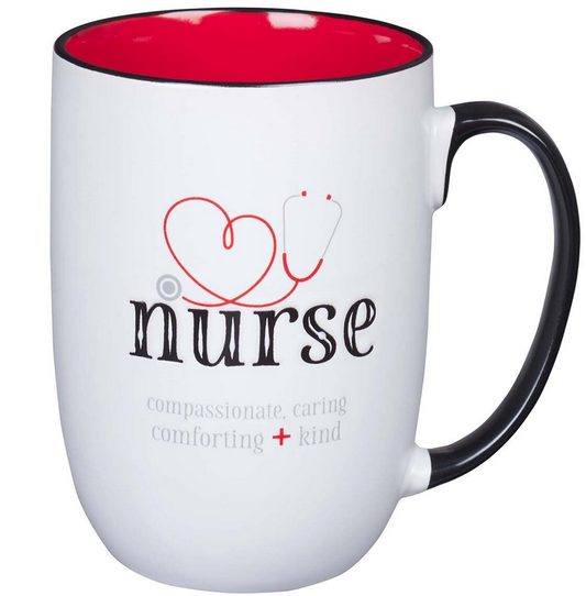 Taza blanca y roja de 15 fl oz con el texto «enfermera», un corazón y un estetoscopio, además de las palabras «compasiva», «cariñosa», «reconfortante» y «amable». Apta para microondas y lavavajillas, para mayor comodidad en el día a día.