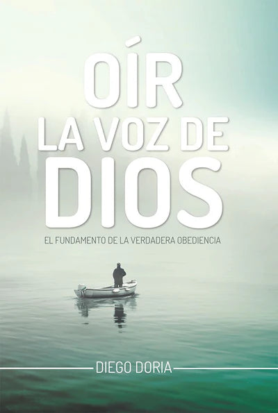 Portada del libro en la que aparece una persona en una barca de remos en un lago en calma, con árboles envueltos en la niebla. El título reza: «Oír la Voz de Dios», de Diego Doria. Subtítulo: «El fundamento de la verdadera obediencia según las Escrituras».