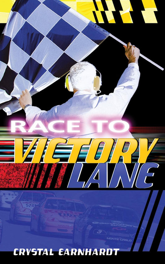 Una persona agita una bandera a cuadros sobre el texto «Race to Victory Lane», con coches de carreras de la NASCAR y Crystal Earnhardt debajo.