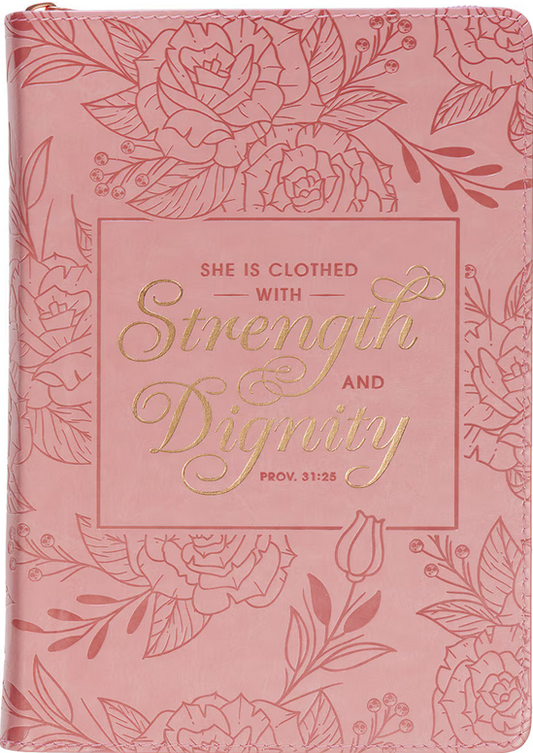 Cuaderno de citas bíblicas de imitación de piel rosa con texto en dorado: «Está revestida de fuerza y dignidad». Prov. 31:25.
