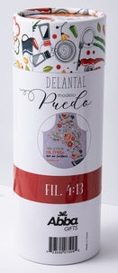 Un envase cilíndrico con la etiqueta «Delantal modelo Puedo», con ilustraciones de utensilios de cocina y un diseño visible de un delantal de algodón; ideal como regalo cristiano; en él aparece la marca Abba Gifts.