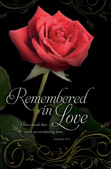 En la imagen aparece una rosa roja con gotas de agua sobre el texto «Recordado con amor» y un versículo bíblico de Jeremías 31:3, todo ello sobre un fondo negro con motivos florales dorados, ideal para utilizarlo en boletines para la iglesia o como parte de la orden del servicio de tu iglesia.