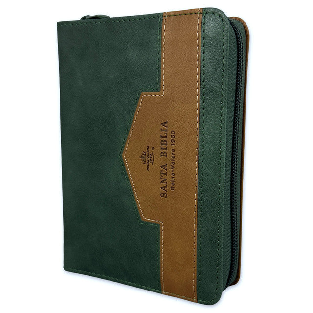 Una funda con cremallera de color verde y marrón para una Biblia en español, con la inscripción «Santa Biblia Reina-Valera 1960 (RVR60)» y un pequeño emblema con una corona encima del texto. Entre sus características destacan las «Palabras de Jesús en rojo» y la «Biblia con referencias cruzadas».