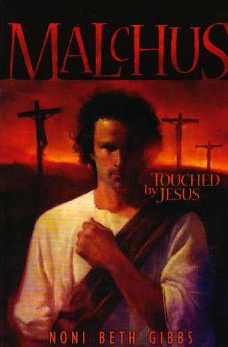 Un hombre vestido con ropas nazarenas se encuentra de pie ante tres cruces en una colina al atardecer. El texto dice: «Malco: Conmovido por Jesús», de Noni Beth Gibbs.
