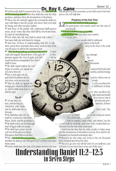 Una página con versículos bíblicos y texto resaltado se abre de un tirón para revelar una imagen en blanco y negro de esferas de reloj superpuestas; el título reza: «Cómo entender Daniel 11:2–12:3 en siete pasos: una guía para estudiar el libro de Daniel en los últimos tiempos».
