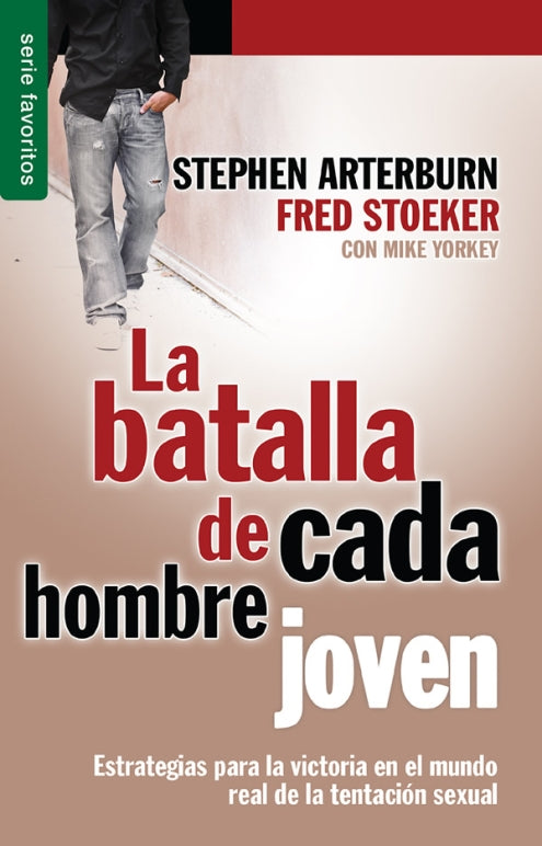 Portada del libro *La batalla de cada hombre joven*, en la que aparece un hombre con vaqueros y chaqueta de pie junto a una pared, con el título y los nombres de los autores en letras grandes, lo que refleja la lucha contra la tentación sexual y la búsqueda de la pureza sexual.