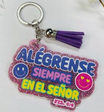 Llavero con el texto en español «Alégrense siempre en el Señor» y Fil 4,4, decorado con alegres caritas sonrientes y una borla morada; perfecto como accesorio cristiano o como recordatorio diario de la alegría en tu fe.