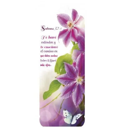 Marcapáginas con flores moradas, hojas verdes, una mariposa blanca y un versículo de la Biblia en español, del Salmo 32:8, escrito en letra decorativa: perfecto para guiarte en tu camino espiritual y en tu enseñanza bíblica diaria.