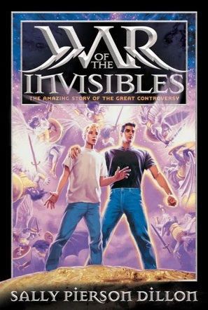 Portada del libro *La guerra de los invisibles*, en la que aparecen dos hombres de pie ante un fondo de ángeles en lucha, en esta historia cristiana para niños.