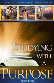 Portada del libro en la que se ve una Biblia abierta de la que emana una luz, con cuatro pequeñas imágenes de escenas bíblicas en la parte superior, y el título *Estudiar con un propósito*, de Rudy Hall: ideal para cualquiera que desee explorar la Biblia y descubrir su significado más profundo.