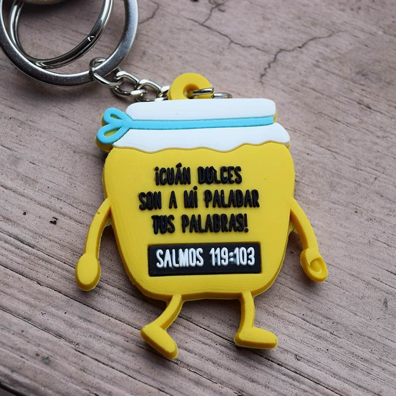 Un divertido llavero amarillo con forma de frasco, con brazos y piernas, en el que se lee: «¡Cuán dulces son a mi paladar tus palabras! Salmos 119:103». Un regalo cristiano ideal para alegrarte el día.