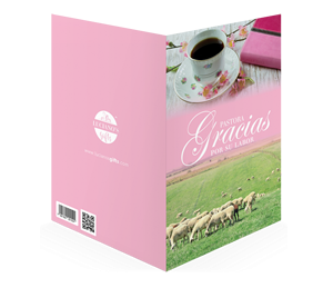 Una tarjeta de agradecimiento rosa de alta calidad en la que aparece una taza de café con platillo y un cuaderno encima, y en la parte inferior, unas ovejas pastando en un prado verde. Incluye un sobre para regalarla.
