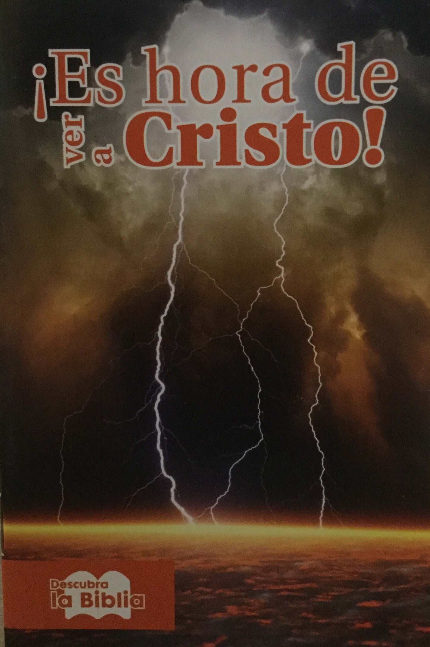 Un cielo espectacular con relámpagos y el texto en español «¡Es hora de ver a Cristo! Descubra la Biblia y el fin del mundo» en letras en negrita.