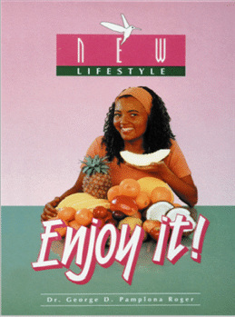 Una mujer sonríe mientras sostiene una rodaja de fruta, rodeada de diversas frutas, con el texto «¡Disfrútalo!» y «NUEVO ESTILO DE VIDA» sobre un fondo colorido, en un homenaje a la vida saludable y a las combinaciones de alimentos llenas de vitalidad.