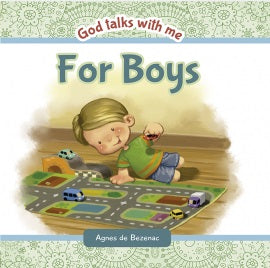 Un niño pequeño juega con coches de juguete sobre una alfombra de juegos. En la portada del libro se lee: «Dios habla conmigo: Para niños», de Agnes de Bezenac, un libro devocional ilustrado que transmite mensajes de Dios dirigidos exclusivamente a los niños.