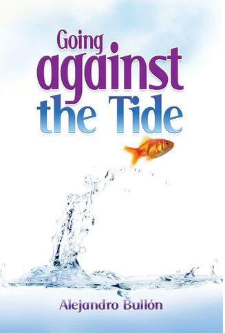 Portada del libro «Going Against the Tide», de Alejandro Bullón, en la que aparece un pez dorado saltando fuera del agua sobre un fondo azul claro, lo que simboliza la fuerza para superar los retos con Jesús como fuente de poder.