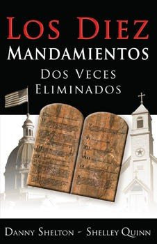 Portada del libro «Los Diez Mandamientos: Dos Veces Eliminados», de Danny Shelton y Shelley Quinn, en la que aparecen las tablas con los Diez Mandamientos y unos edificios al fondo, y que destaca las evidencias bíblicas sobre la ley de Dios.