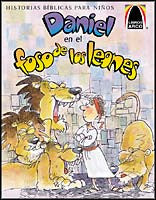 Portada de un libro infantil titulado «Daniel en el foso de los leones», que forma parte de la colección «Las historias bíblicas» de Libros Arco, en la que aparece Daniel con una túnica blanca, rodeado de leones, con un muro de ladrillos al fondo.
