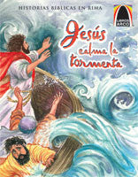 La portada ilustrada muestra a Jesús calmando una tormenta mientras se encuentra en una barca con sus discípulos asustados; el texto en español reza: «Jesús calma la tormenta». Forma parte de la colección «Libros Arco», con historias bíblicas e ilustraciones a todo color.