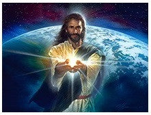 Una persona vestida con túnicas ondulantes se encuentra de pie ante una representación de la Tierra, sosteniendo una luz resplandeciente en sus manos, de la que emanan rayos hacia el exterior: un póster inspirador de 20 x 16, perfecto para decorar la pared.