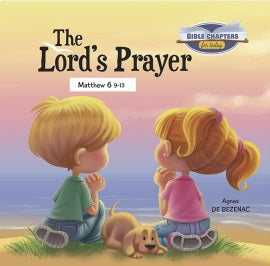 Dos niños y un perro están sentados en la hierba junto al agua, mirando hacia el horizonte. En la portada del libro se lee: «El Padrenuestro, Mateo 6:9-13», de Agnes De Bezenac: un versículo parafraseado y una ilustración tierna para niños.